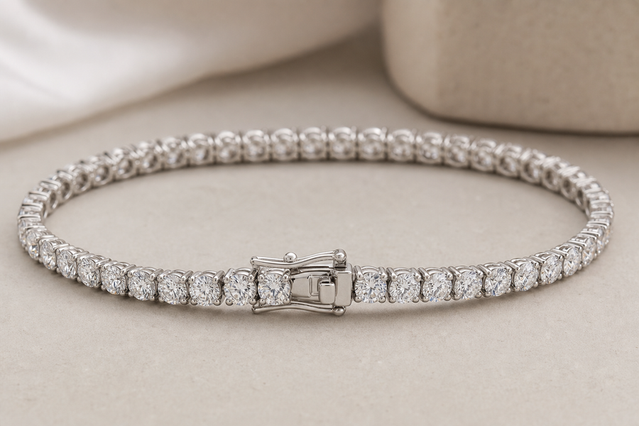 Diamond Bracelets: How to Choose a Tennis Bracelet That Lasts