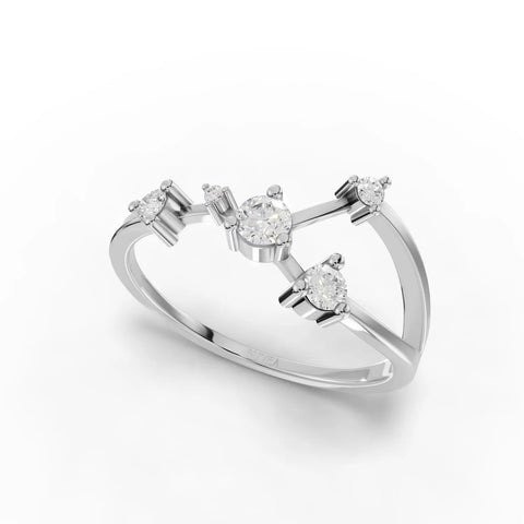 Round lab-grown diamond ring featuring five stones set in 18K gold, embodying the Cancer constellation design.