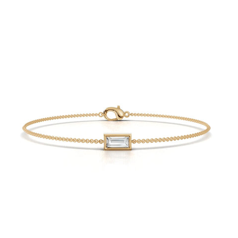Baguette lab diamond bracelet in 18k gold, featuring a precision-cut center stone and fine articulated chain.