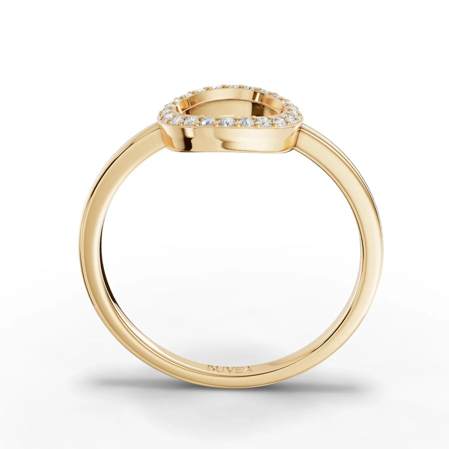 Circular pavé diamond ring yellow gold close-up