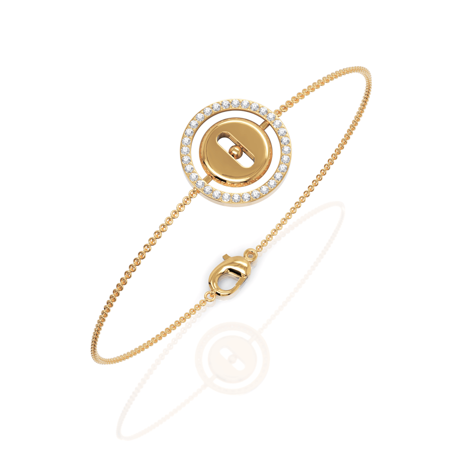 Chain detail on yellow gold variant