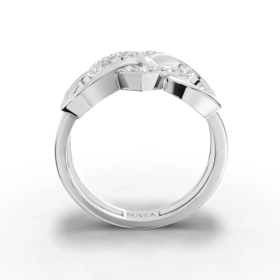 Micro-prong diamonds white gold close-up