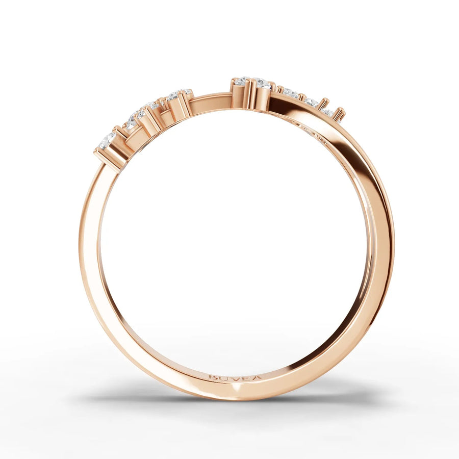 Prong-set stones rose gold close-up
