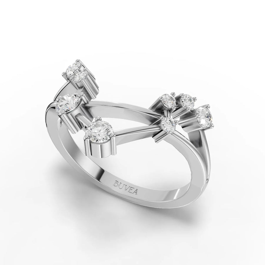 White gold prong setting close-up