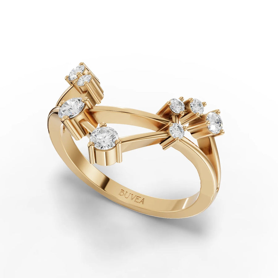Yellow gold connector bar detail