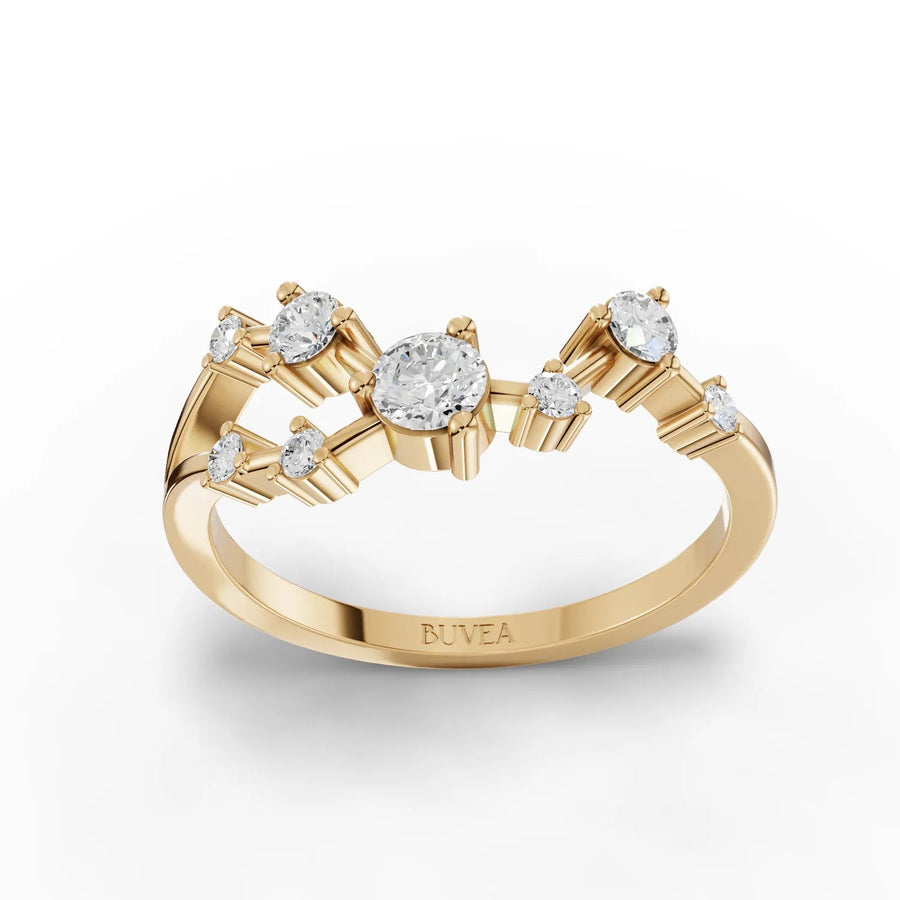 Prong-set stones white gold close-up