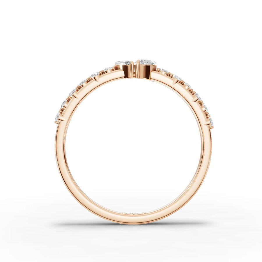 Round diamond row rose gold close-up