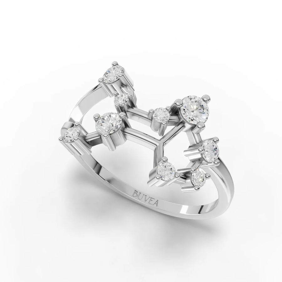 Close-up white gold prong settings