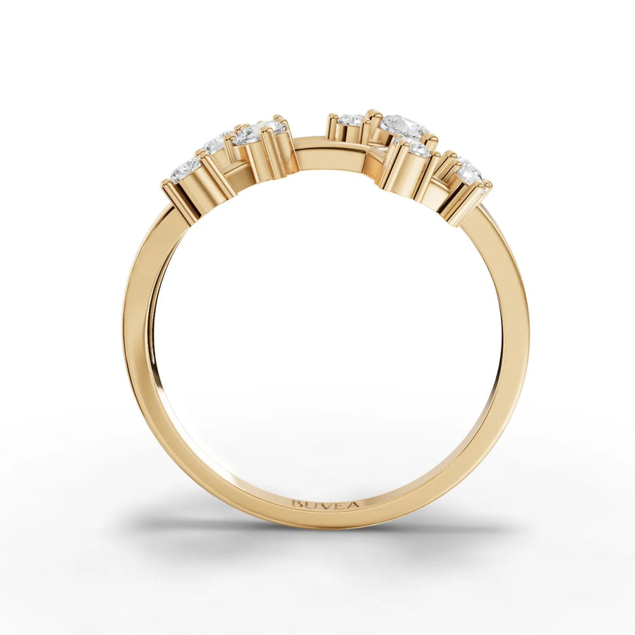 Gold connector detail yellow gold close-up