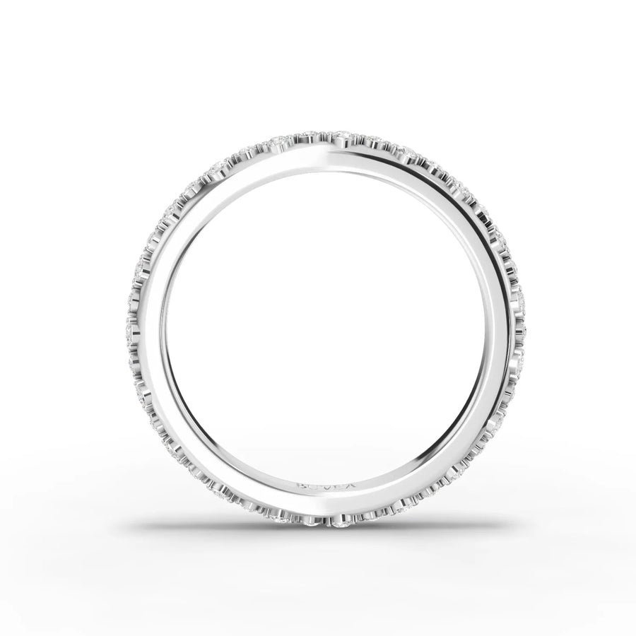 Round diamond micro-prong white gold close-up
