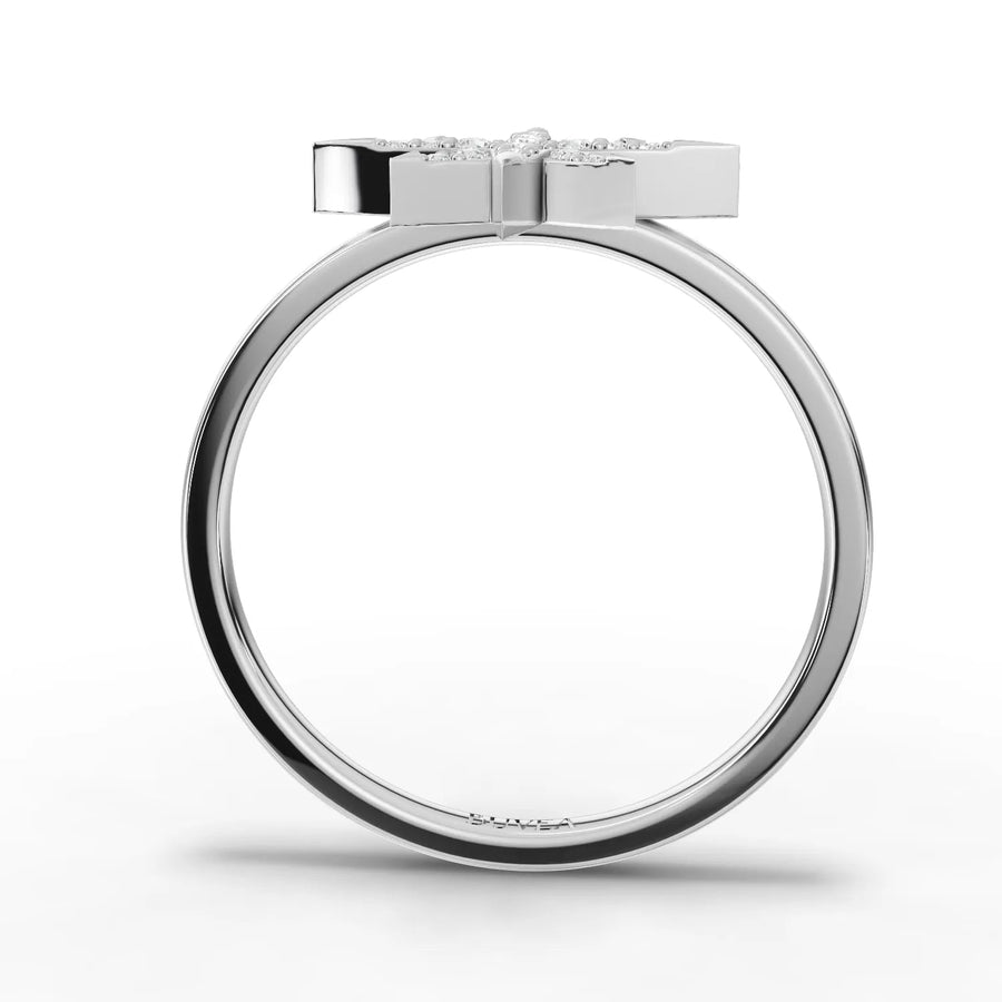 Star motif diamond ring white gold close-up