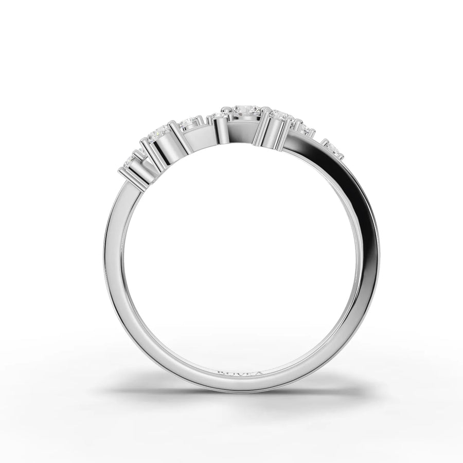 Side view white gold prong settings