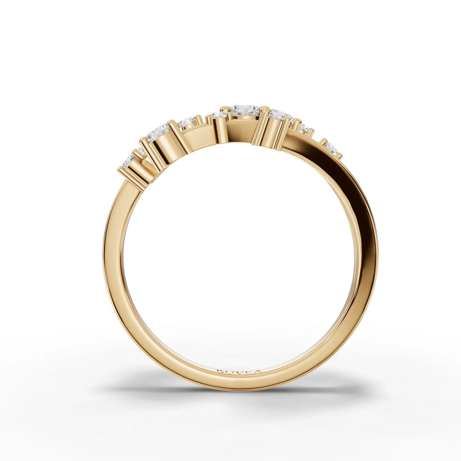 Connector detail in yellow gold