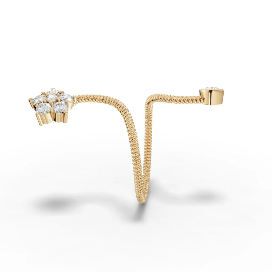 Cluster diamond detail yellow gold close-up