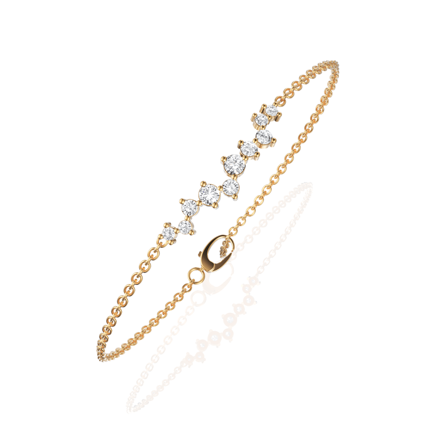 Yellow gold prong setting close-up