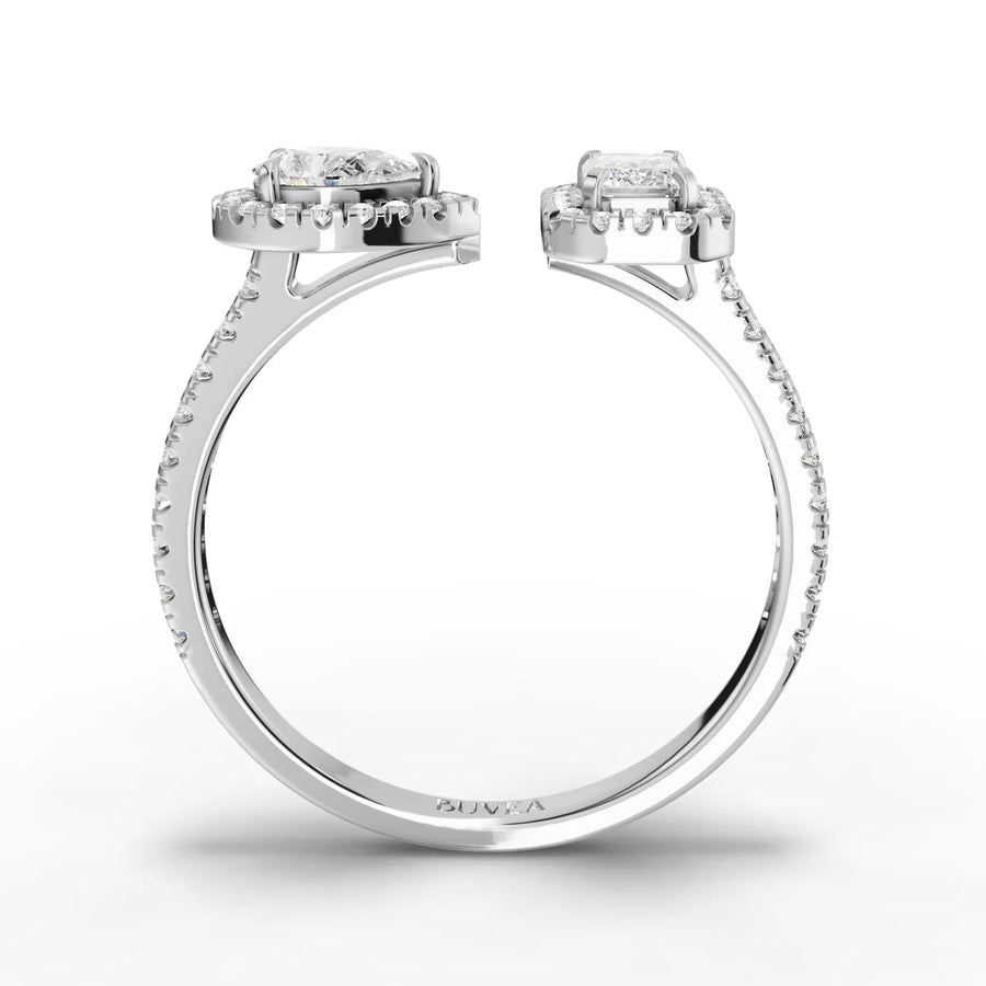 Pear and emerald ring white gold close-up