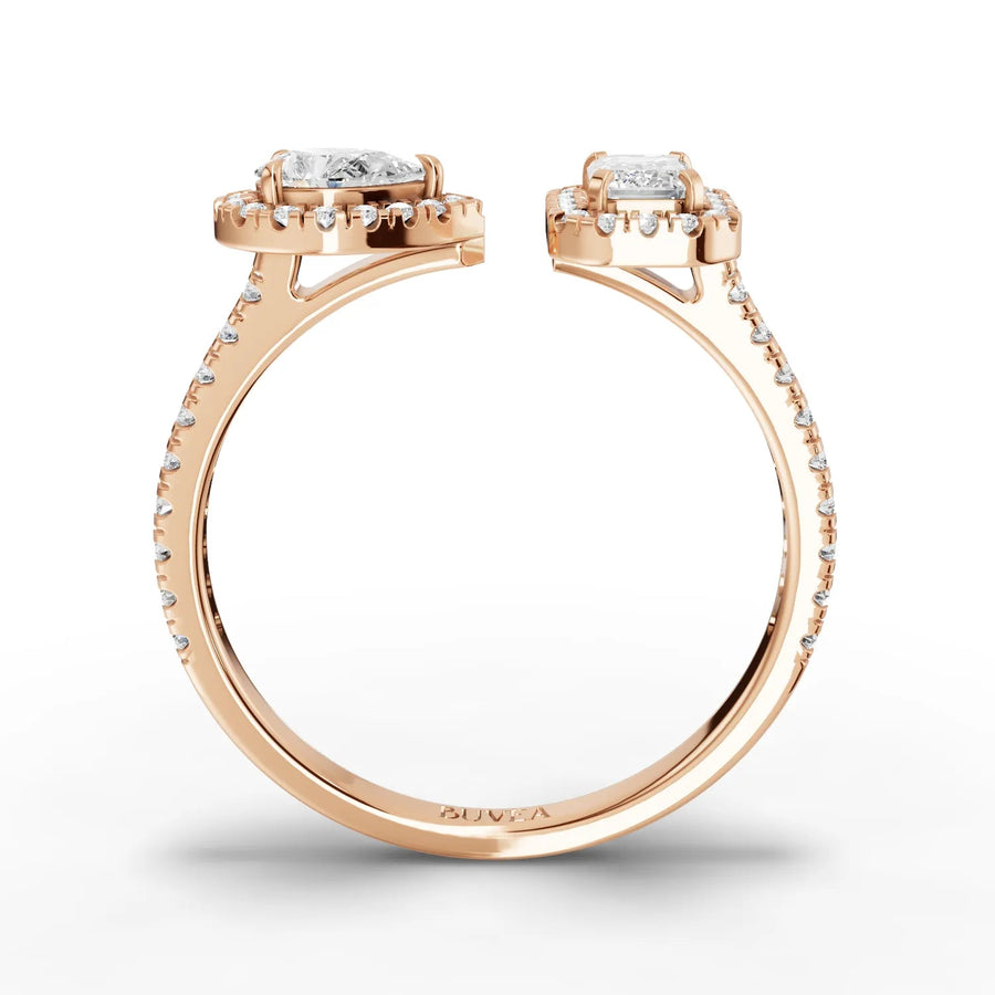 Pear and emerald ring rose gold close-up