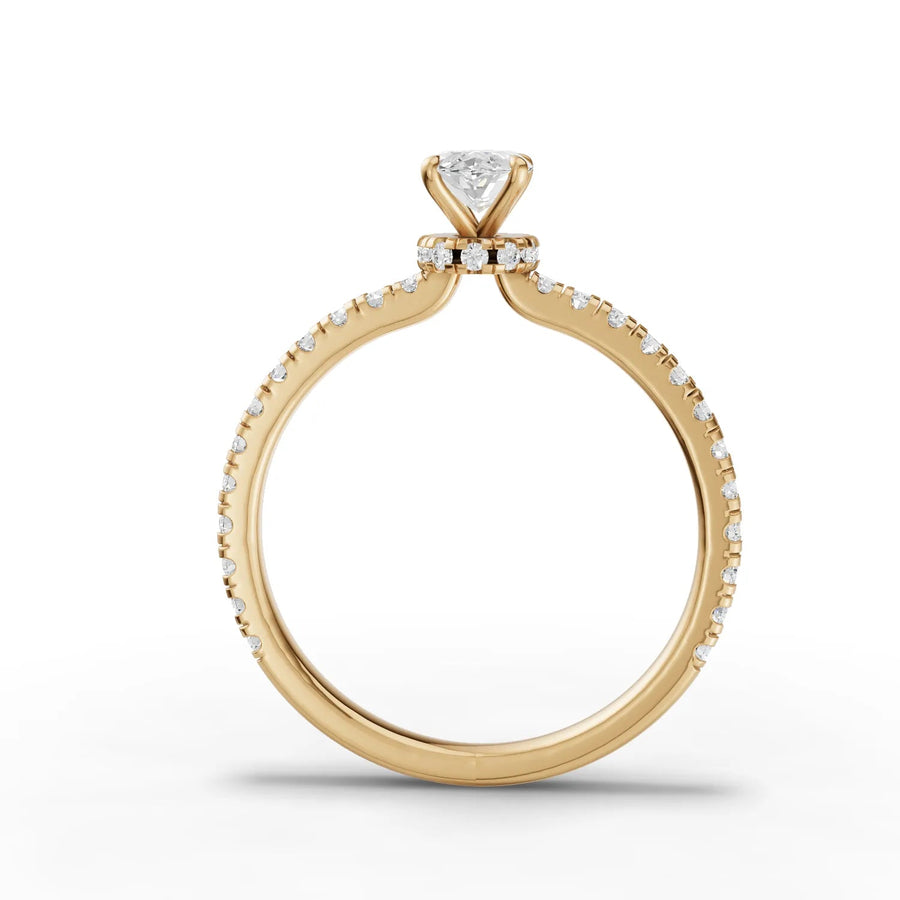 Yellow gold polished band detail