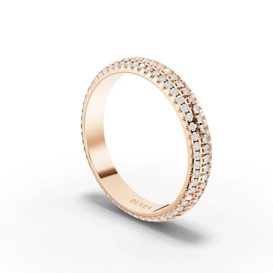Grid-set diamond band rose gold close-up