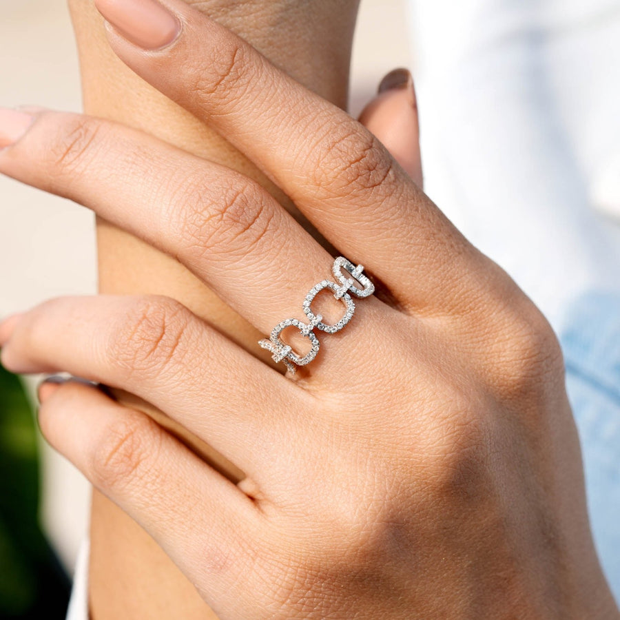0.83 CT interlocking link halo ring worn on hand