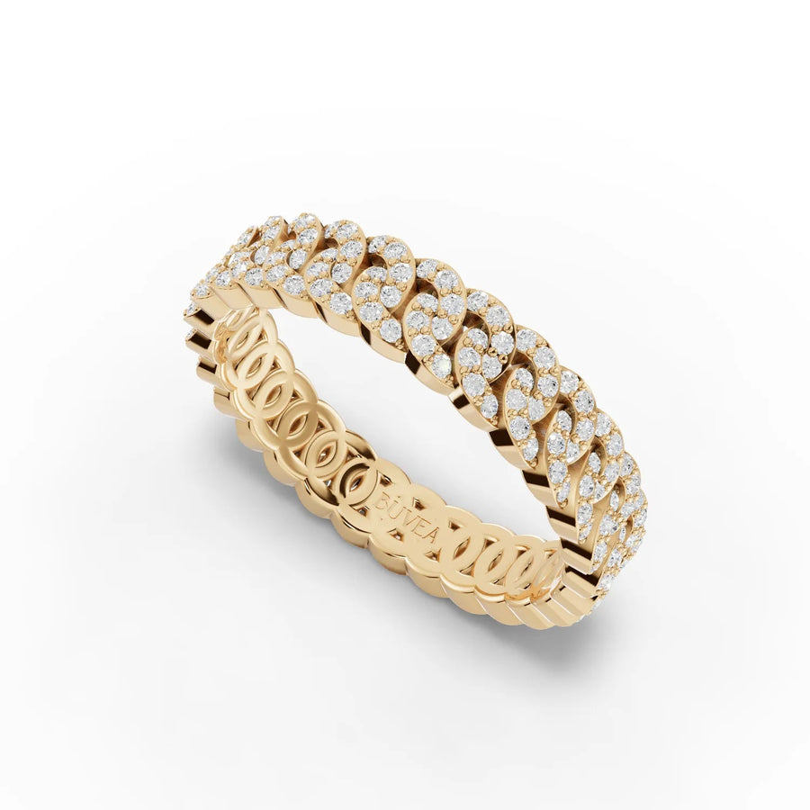 Interlocking link ring yellow gold close-up