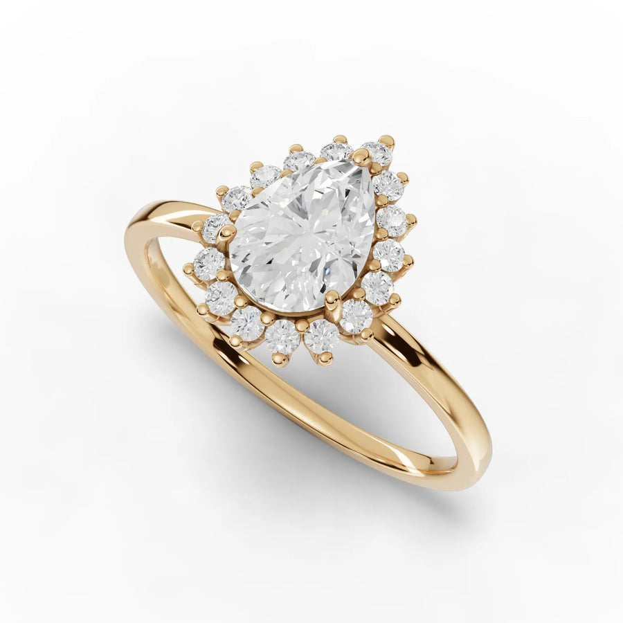 Yellow gold band curvature detail