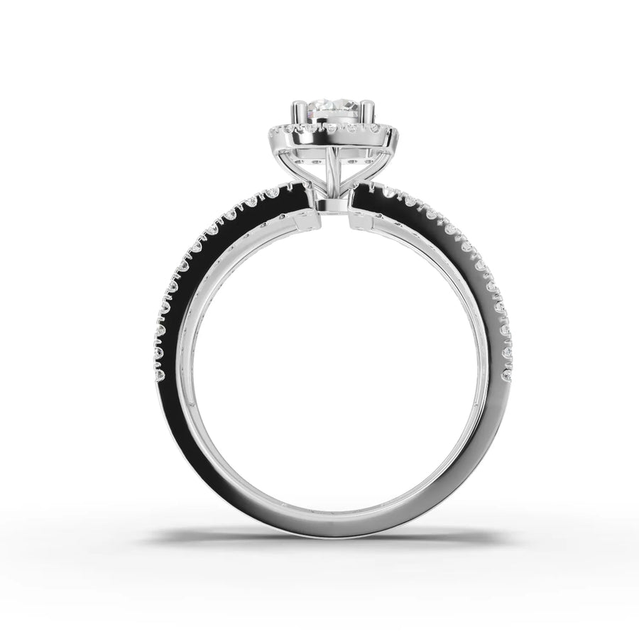 Pavé split-band white gold close-up