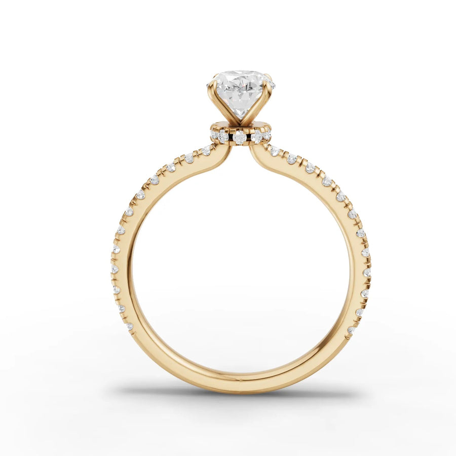 Oval lab-grown ring yellow gold close-up