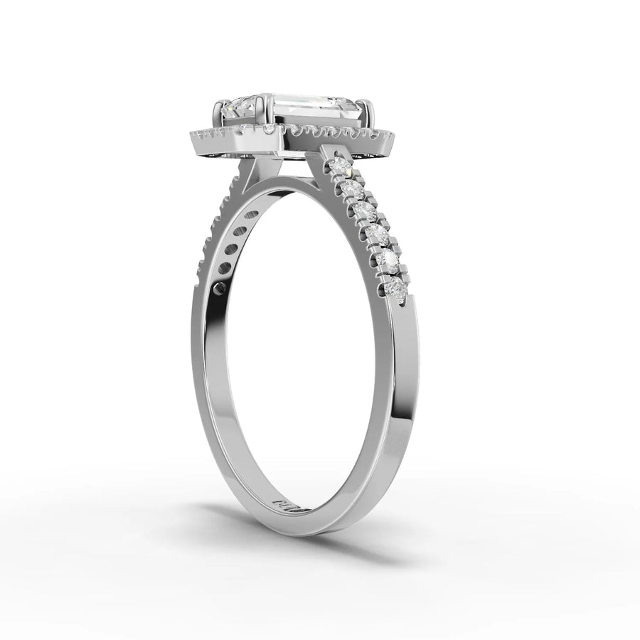 Emerald halo ring white gold close-up