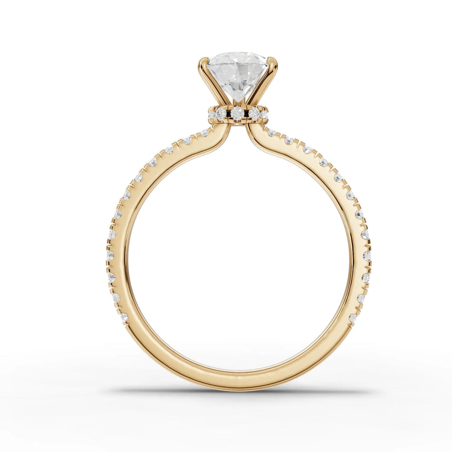 Pear lab-grown ring yellow gold close-up