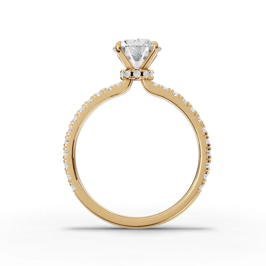 Round lab-grown ring yellow gold close-up