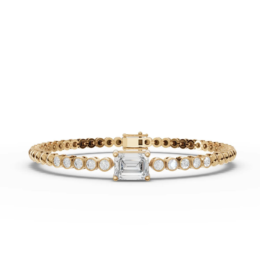 Yellow gold chain link detail