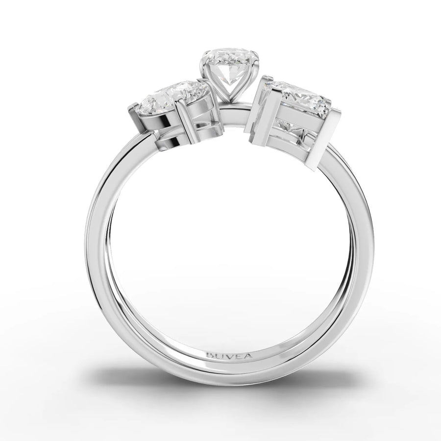 Oval pear princess ring white gold close-up