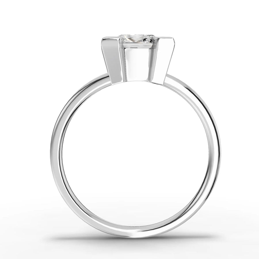 White gold prong setting close up