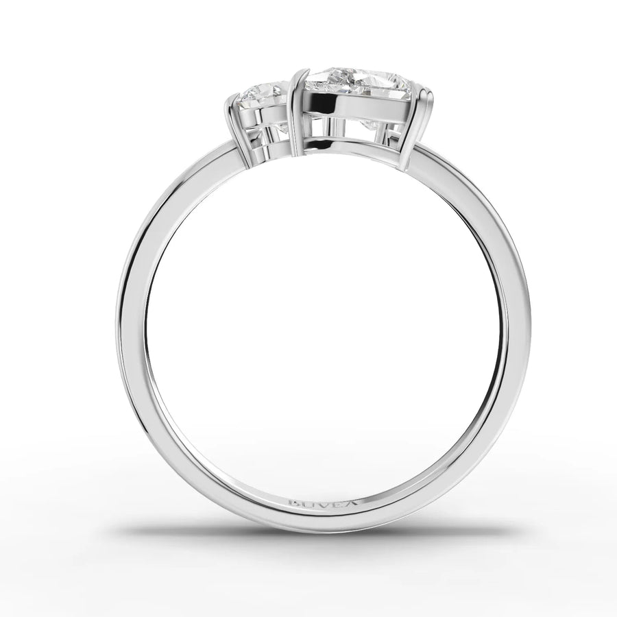 Oval cushion pear ring white gold close-up