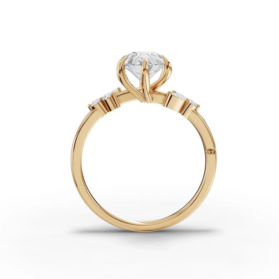 Yellow gold polished band detail