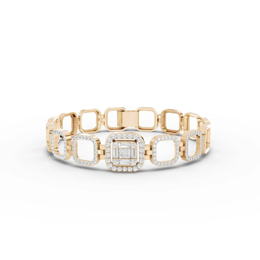 Yellow gold openwork link detail