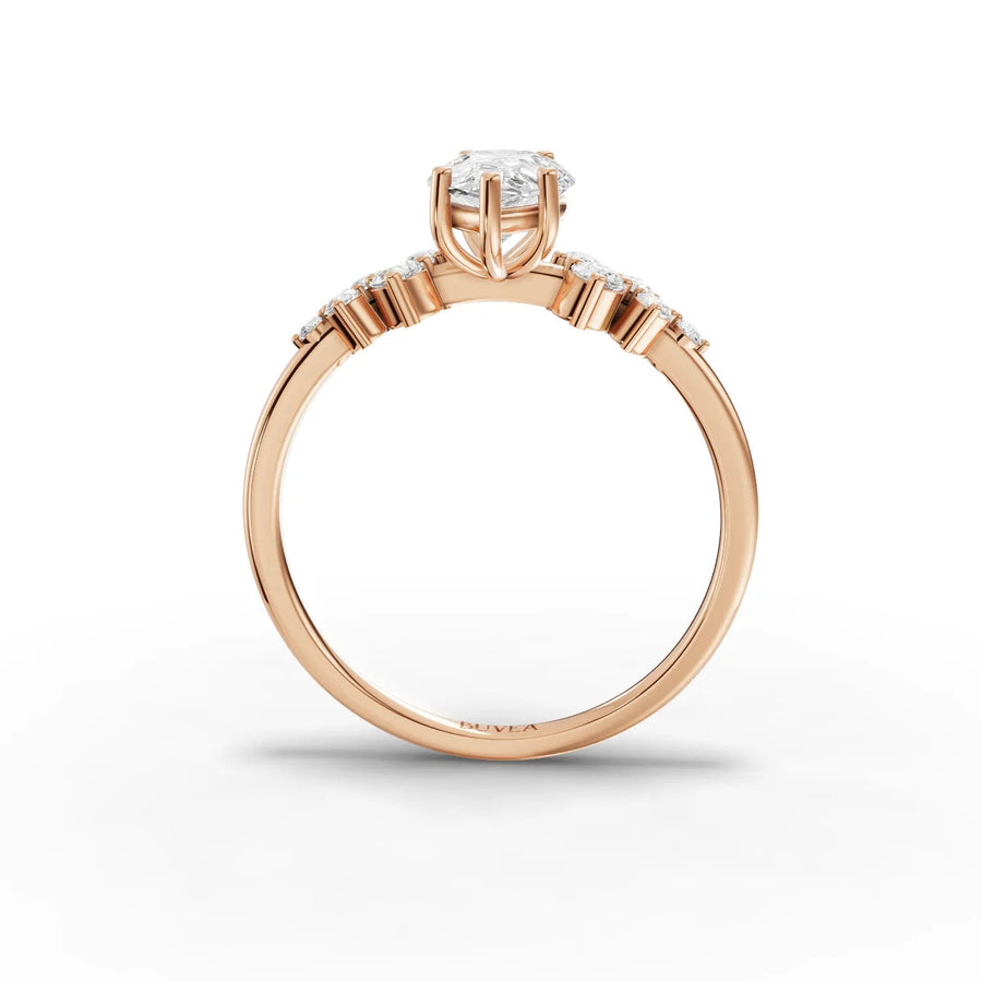 Pear center ring rose gold close-up