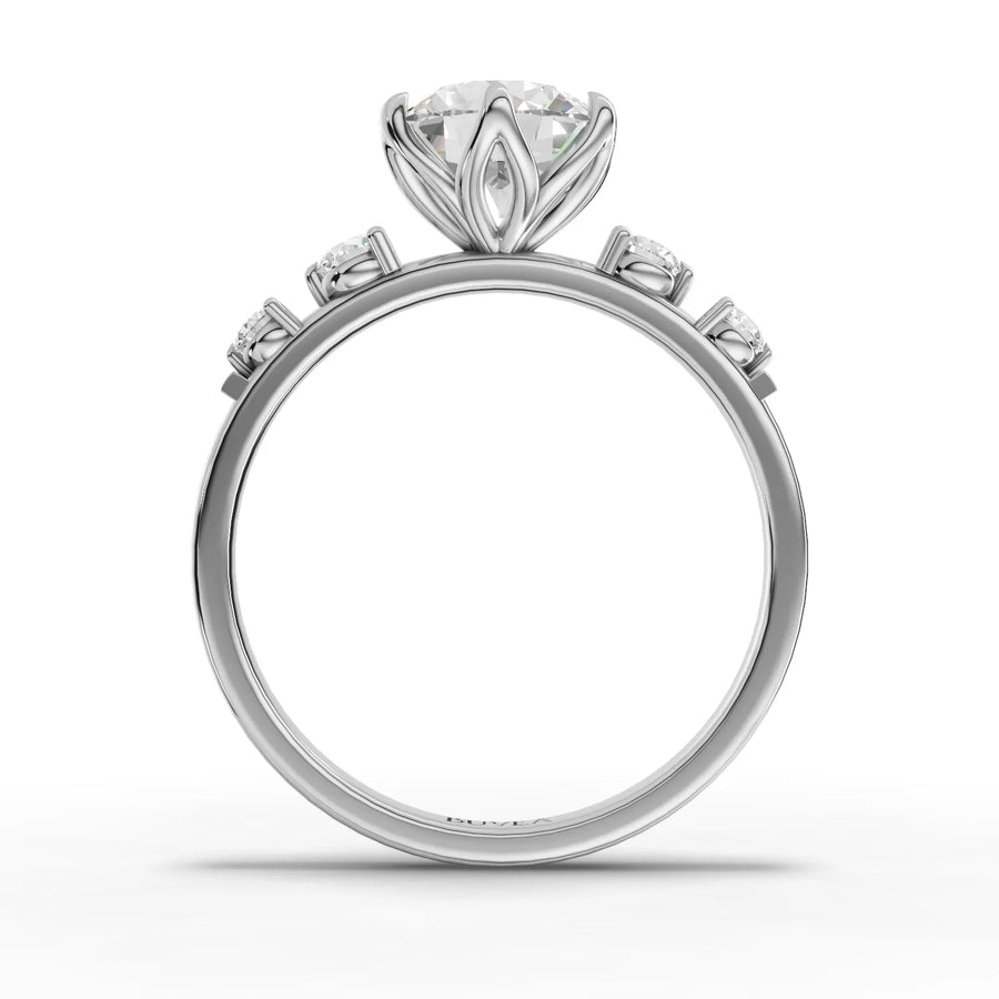Round center trio ring white gold close-up view