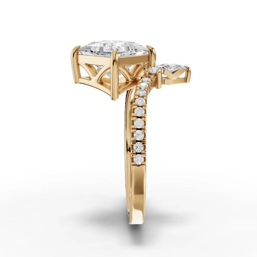 Yellow gold polished band detail