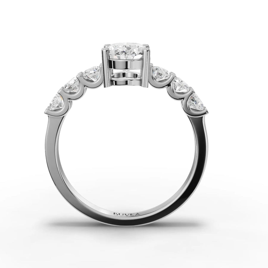 Oval center ring white gold close-up
