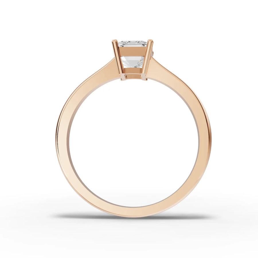 Emerald lab-grown ring rose gold close-up