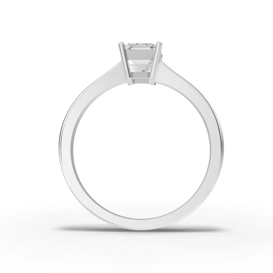 Emerald lab-grown ring white gold close-up