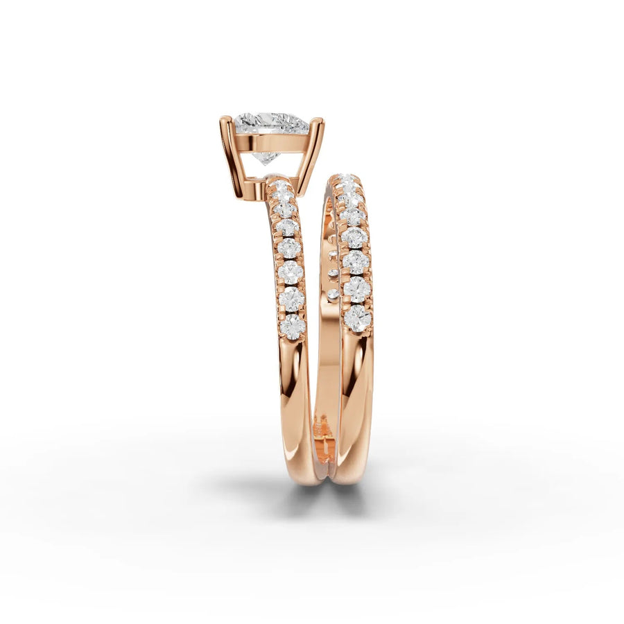 Heart center pavé ring rose gold close-up
