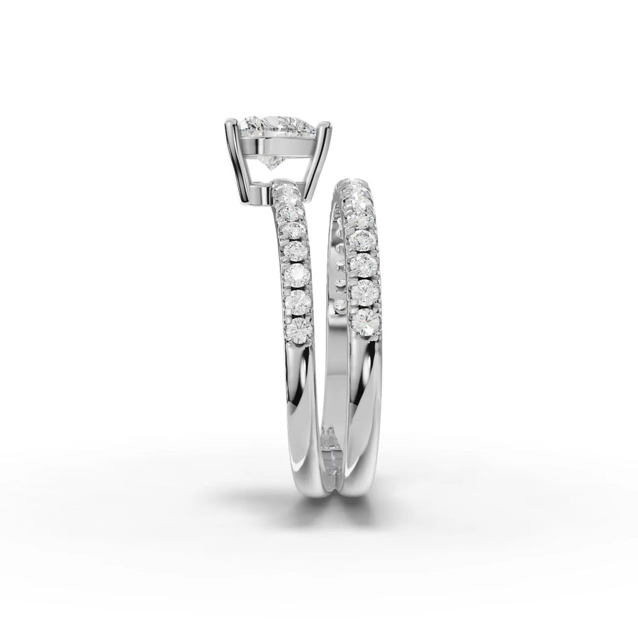 Heart center pavé ring white gold close-up