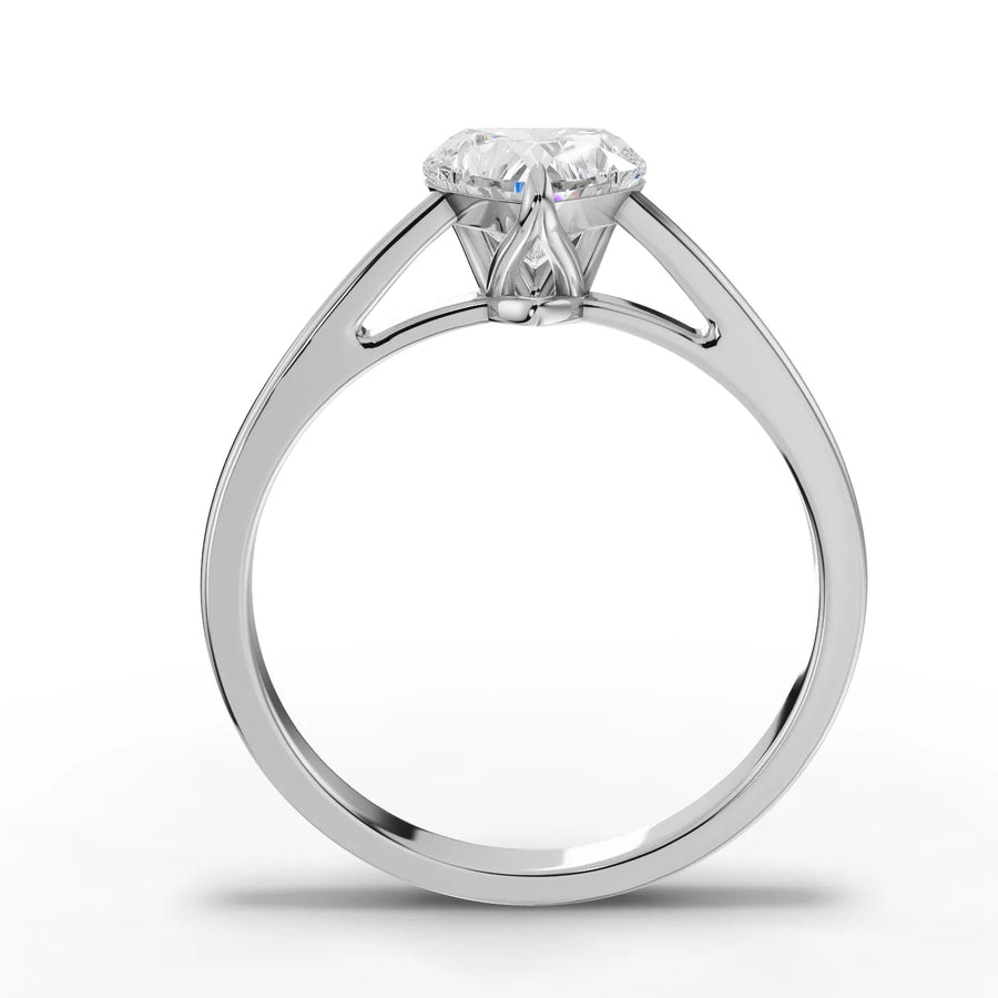 White gold band curvature detail