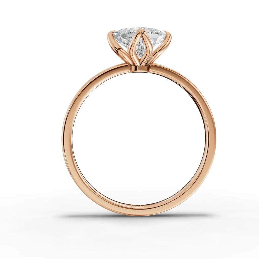 Princess cut diamond ring rose gold close-up