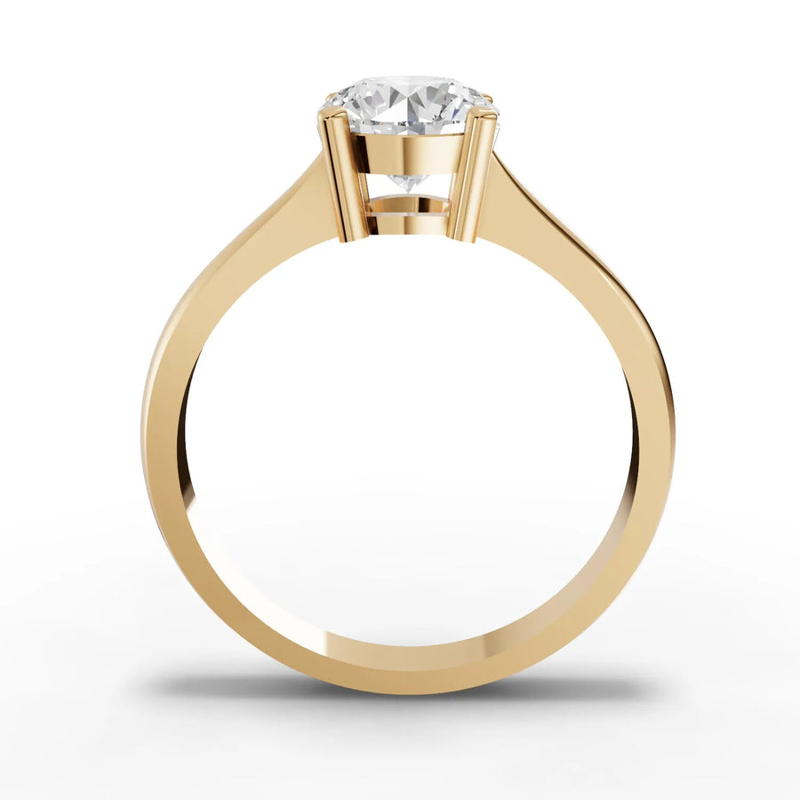 Round lab-grown ring yellow gold close-up