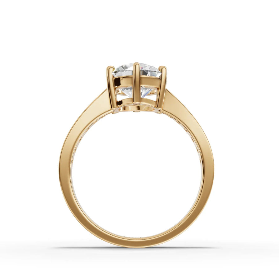 Round center solitaire ring yellow gold close-up