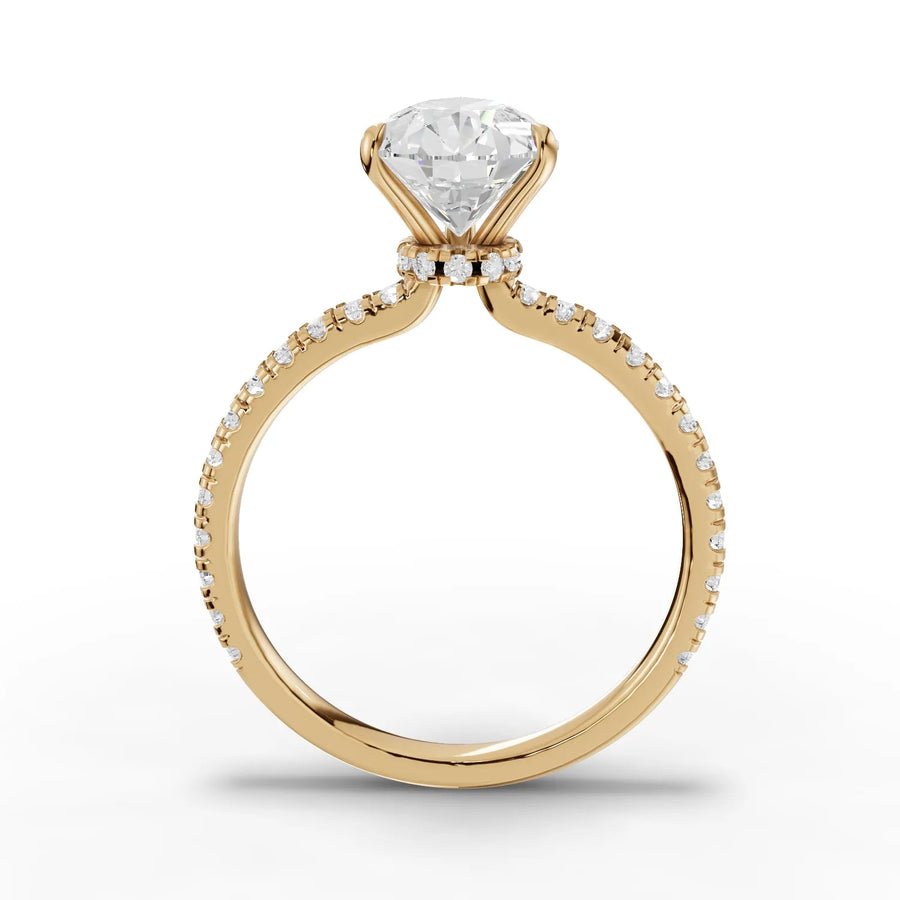 Pear lab-grown ring yellow gold close-up